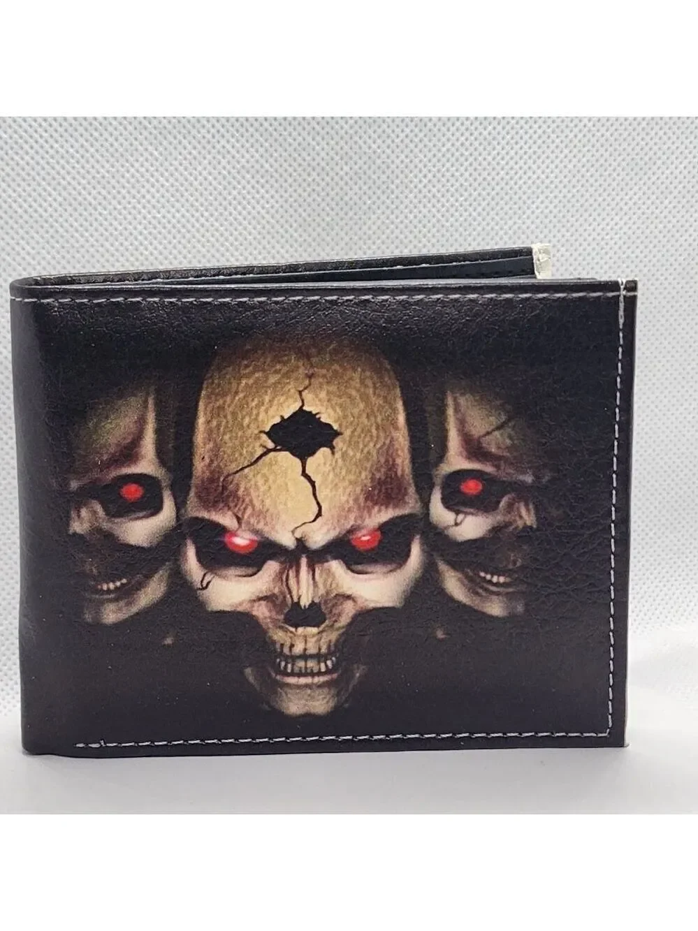 Brand New   3 Skulls Heads with Red Eyes  Wallet